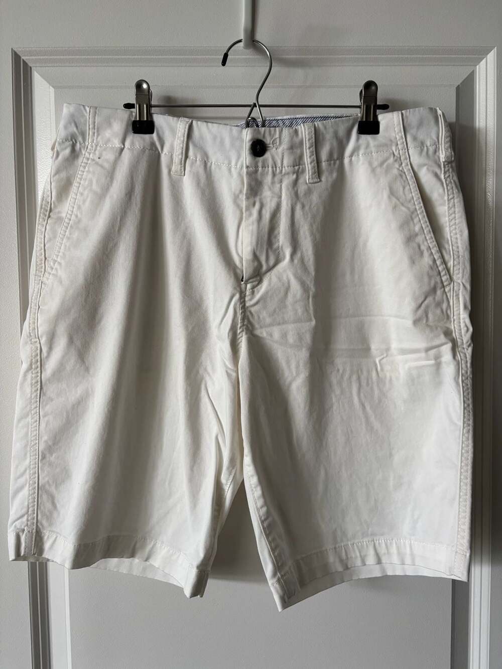 Express Men's White Stretch Classic 10 Inch Inseam Chino Shorts Size 33